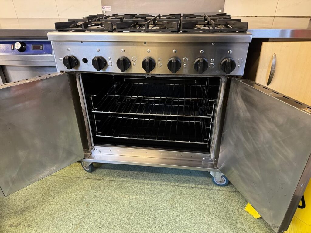 oven-clean-theydon-bois-village-hall-1